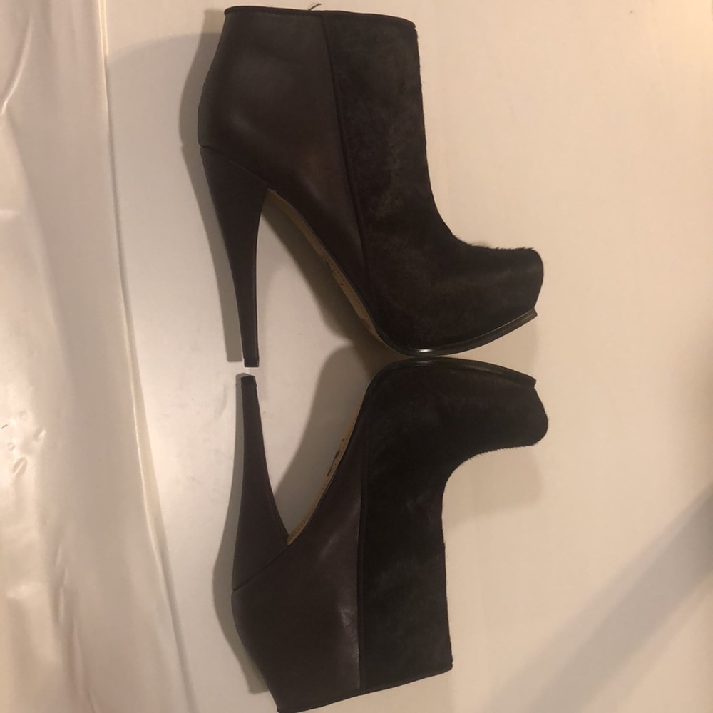 Circus by Sam Edelman Jacey heeled booties in burgundy and side zipper - Picture 3 of 9